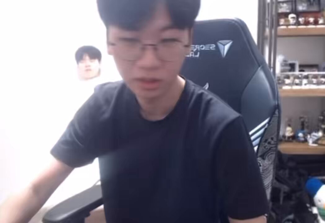 도 : 아 나 곧 나가야 하는데 나가면 형이 할래? 뎊 : 대리를 하라고? 도 : 칼바람도 대리야? 뎊 : 나 이제 뭐 경기 안 뛴다고 보내버리는 거야? 도 : 뭐래 복귀해야지