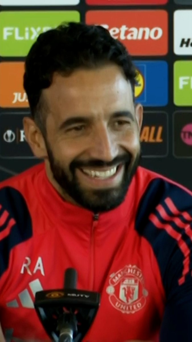 🚨🎥 - Rúben Amorim on Ed Sheeran gatecrashing his interview: "It was nothing special, I was with Roy Keane. He is the real star." 🤣❤️