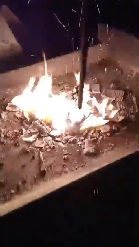 Un hincha de racing prometió que si ganaba la copa sudamericana se marcaba a fuego con un fierro y cumplió kjjj