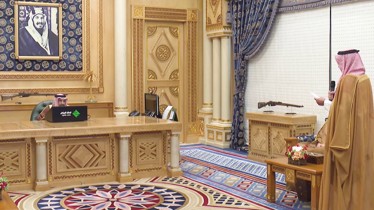عاجل 🔴 #خادم_الحرمين_الشريفين خلال افتتاحه مشروع #قطار_الرياض، الذي يُعد العمود الفقري لـ "شبكة النقل العام بمدينة الرياض" وأحد عناصر منظومة النقل فيها. 🇸🇦🇸🇦