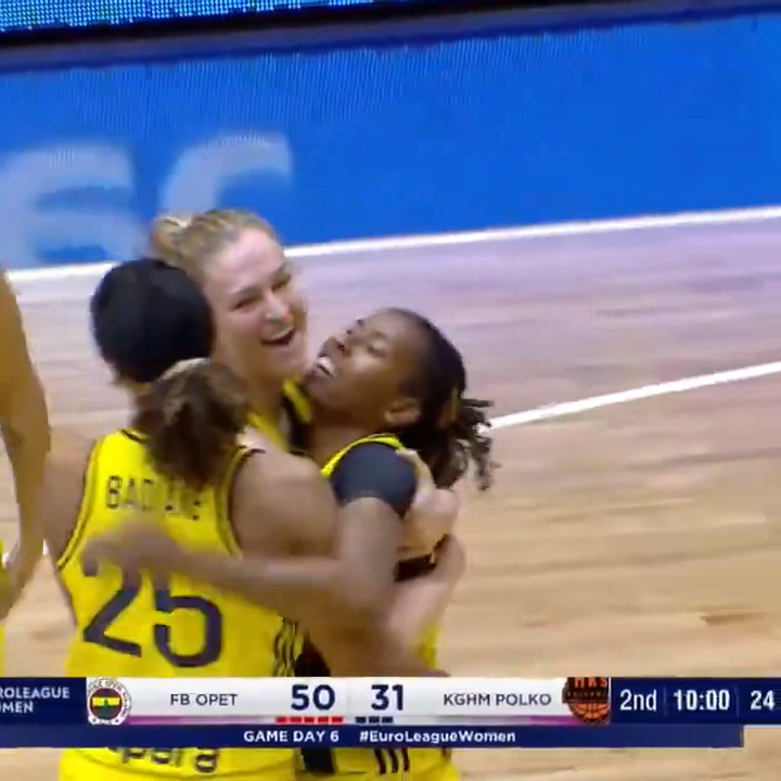 MUHTEŞEM! ARIEL ATKINS 😎