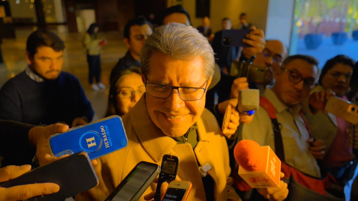 Converso con los medios de comunicación en la Cámara de H. Cámara de Diputados.