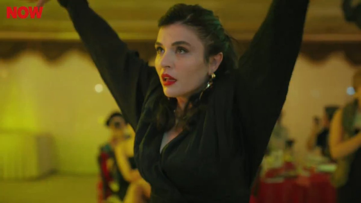 “Şşşt sessizlik, bugün en mutlu günüm!” 🤫 #leylahayataşkadalet Gonca Vuslateri Halil İbrahim CEYHAN Leyla: Hayat... Aşk... Adalet...