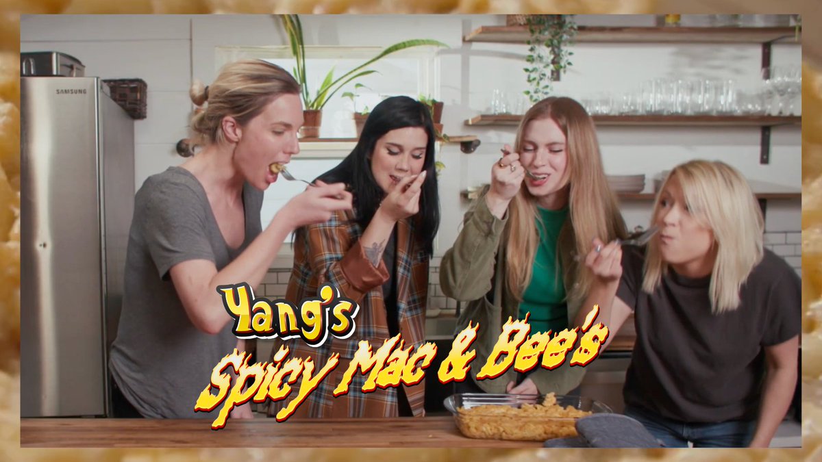 Need a little kick on your plate this Thanksgiving? Yang’s Spicy Mac & Bees really packs a punch! 👊🔥🐝 Barbara Dunkelman and Kara Eberle, the voices of Yang Xiao Long and Weiss Schnee in RWBY, will show you how it’s done.