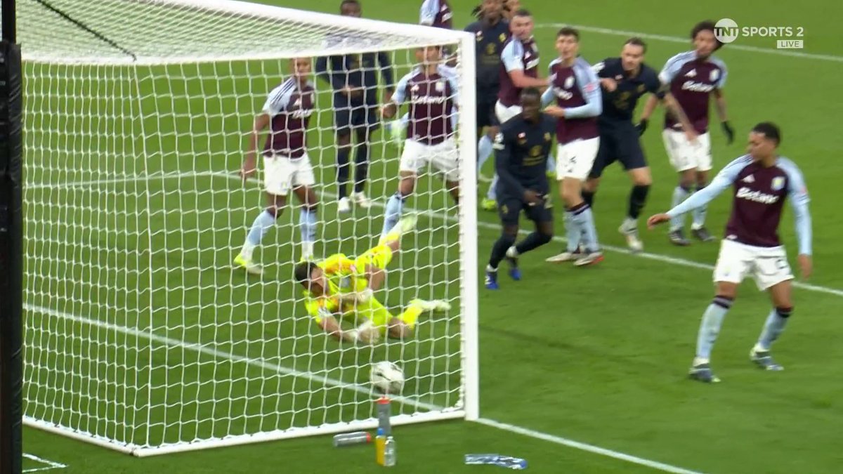 OH MY GOD! STOP WHAT YOU'RE DOING AND WATCH THIS EMI MARTINEZ SAVE! 🤯⛔️