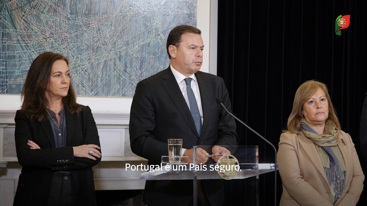 Portugal é um País seguro, um dos países mais seguros do Mundo. O Governo está empenhado em cumprir o seu programa e proteger os direitos fundamentais dos cidadãos, a tranquilidade pública e o sentimento de segurança. Quero saudar a articulação e coordenação das forças de segurança e a competência dos seus profissionais.