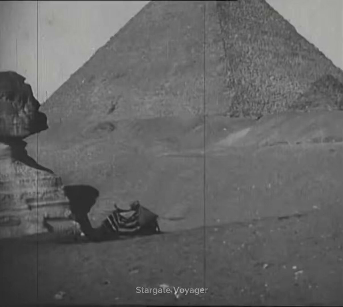 Time warp back to 1930s Giza. What do you notice? I stumbled upon this old footage &amp; had to mash this up