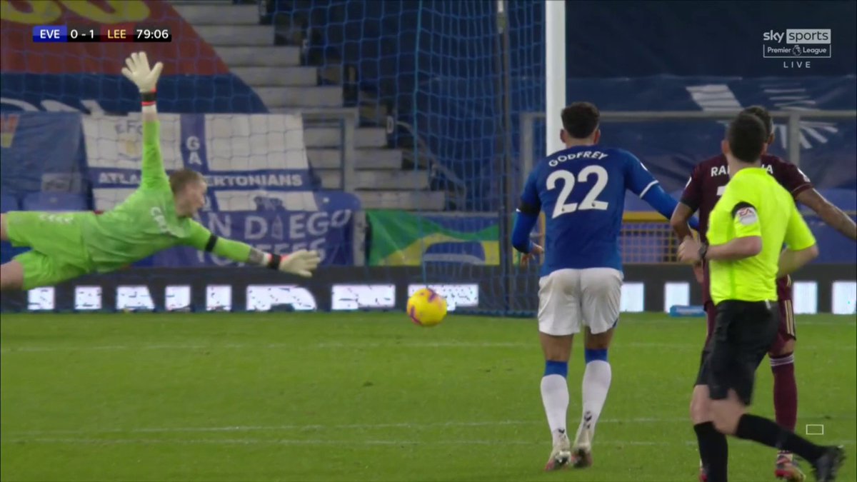 Four years ago today, Raphinha opened his account for us with this strike in our 1-0 win against Everton! 🔵🟡