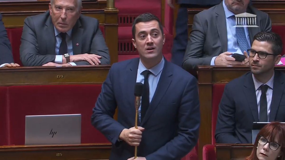 ❌ Les députés macronistes ont décidé de transformer l'Assemblée nationale en un « BDE d'HEC » : ils utilisent leurs amendements pour faire des blagues entre eux... Dehors, des millions de Français attendent pourtant l'abrogation de la #RéformeDesRetraites. Quelle honte.