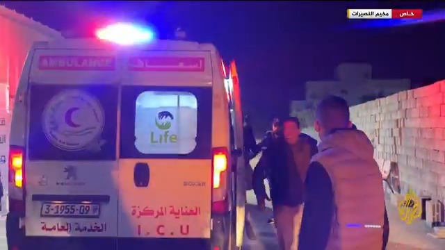 #الجزيرة توثق إطلاق الجيش الإسرائيلي الرصاص على سيارات إسعاف حاولت الوصول لجرحى وجثامين شهداء في مخيم النصيرات وسط قطاع #غزة #الأخبار #حرب_غزة