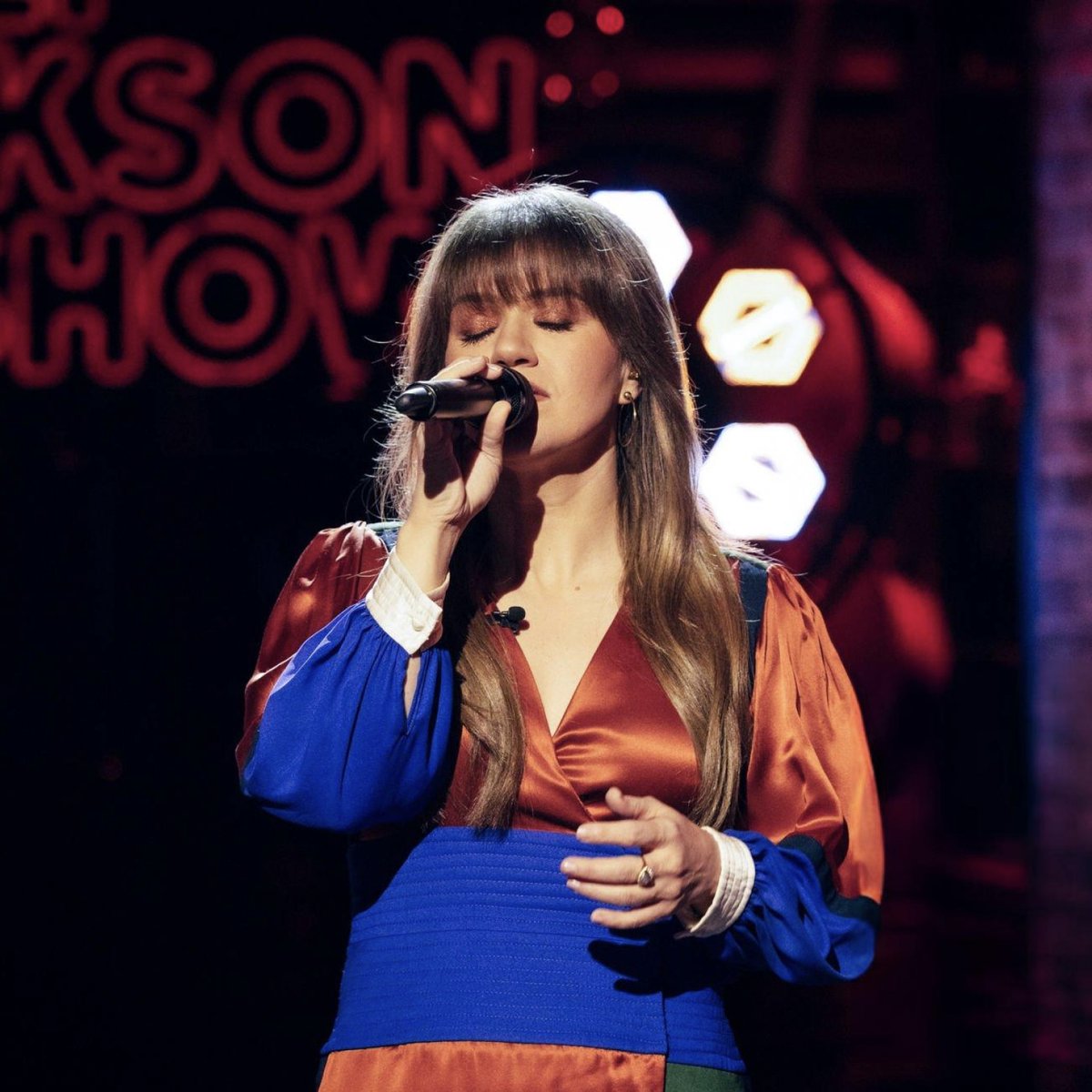 Engineers: we could never build a perfect bridge Kelly Clarkson: