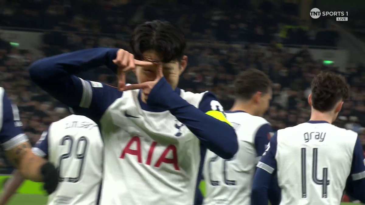 Son Heung-min opens the scoring early for Tottenham from 12 yards 🔥 📺 TNT Sports &amp; discovery+ UK