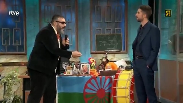 Se han venido arriba los de Pantomima Full Qué bien se les da hacer de estereotipo RANCIO. #LaRevuelta