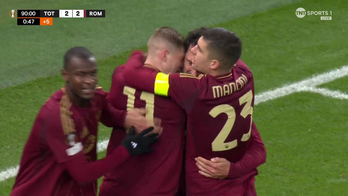 Mats Hummels grabs the equaliser for Roma in injury time 🫣 📺 TNT Sports &amp; discovery+ UK