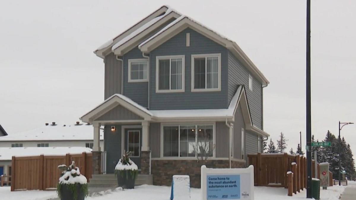 It's the first of its kind in North America: a home running purely on hydrogen. Developers hope it’s the first of many, as they plan to build a hydrogen-powered community called Bremner near #ShPk. But as Jasmine King reports, legislation changes are needed. #yeg