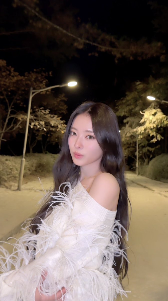 I know you feel it too 🤍 TikTok : Shorts : Reels : NAVER TV : #MEOVV #미야오 #TOXIC #BODY #ANNA #안나 #toxicgirlwinter #THEBLACKLABEL #더블랙레이블
