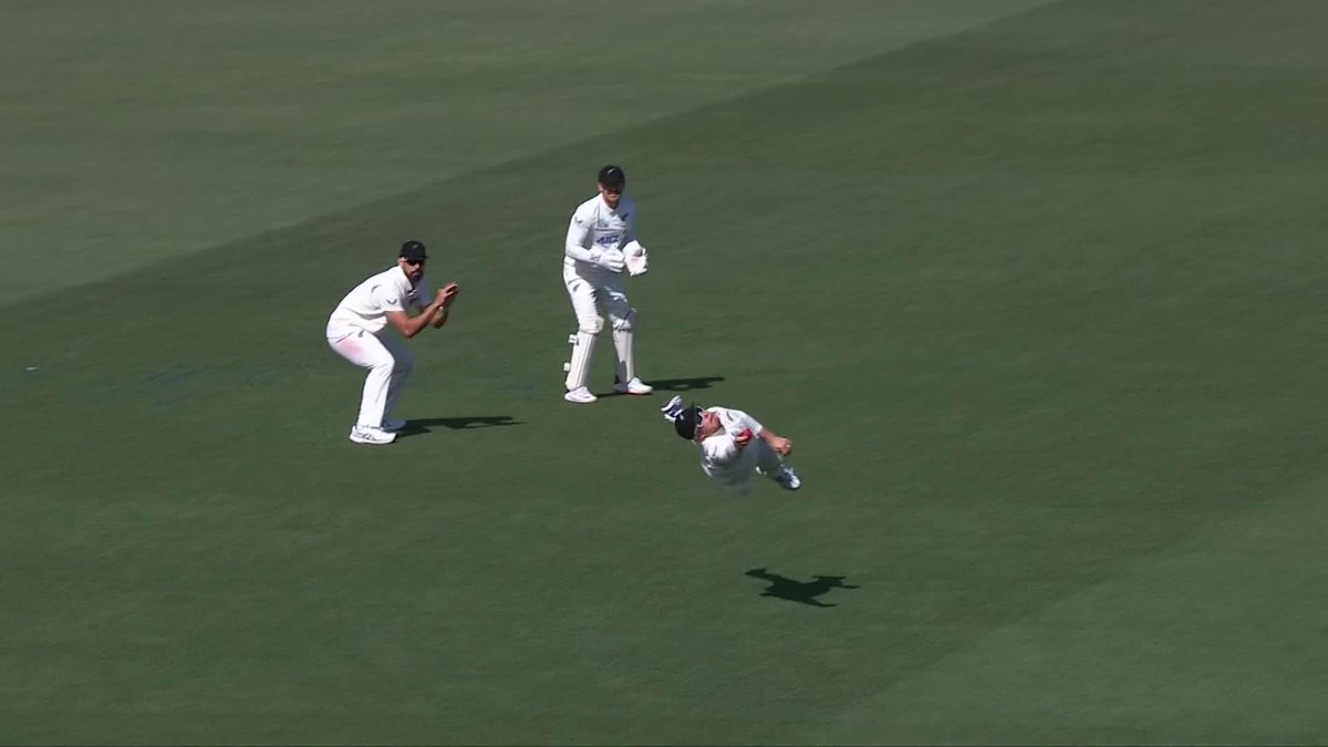 GLENN PHILLIPS THAT IS UNREAL 🤯 #NZvENG