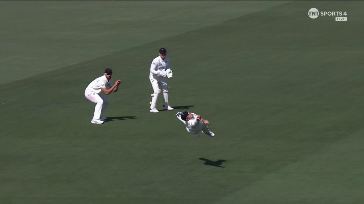THEY DIDN'T DROP THIS ONE The Blackcaps dropped SIX catches against England but Glenn Phillips held onto this one to see off Ollie Pope. 📺 Watch #NZvENG with TNT Sports and discovery+