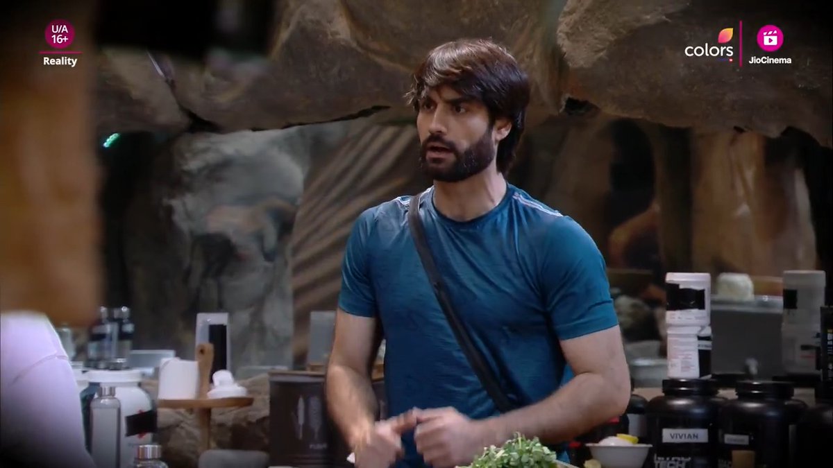 Yamini ke against gharwalon ne kiya ek aur prank jab off hua lights, unhe firse dikhi Sara ki sight! 😅 Dekhiye #BiggBoss18 Colors TV aur #JioCinema par. #BB18 #BiggBoss18onJioCinema #BiggBoss Salman Khan Vivian Dsena Sara Arfeen Khan @malhotrayamini