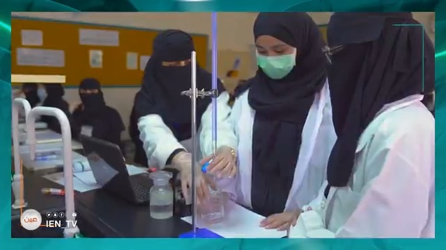 تؤمن بأن الشغف وحب العمل يحققان أهدافها بإيصال رسائلها التعليمية بأفضل طريقة ممكنة .. #المعلمة سعاد من إدارة تعليم الشرقية مثال ملهم يحتذى به بالتميز والابتكار في مادة #الكيمياء