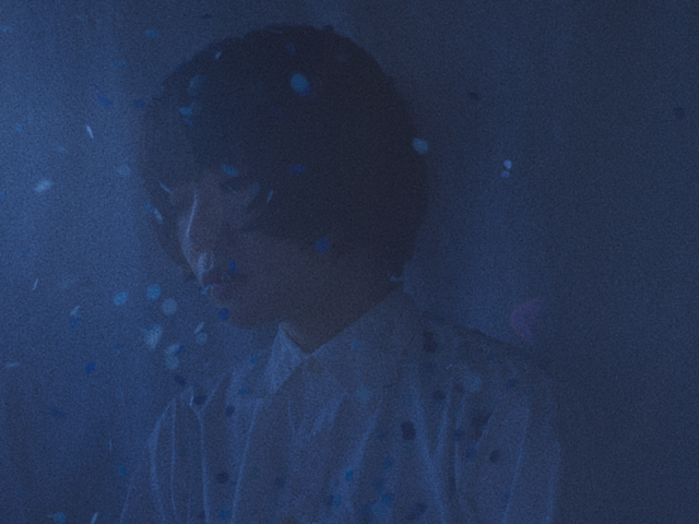 ＊ Music Video ＊ 2024.11.20(水) Release ゆうさり 1st full album 『星をつぐ人』より “うろこ” Music Videoを公開しました 【 】 - 水に濡れて時はまた 海に褪せて寂しくなるよ 肩は濡れて君はまた 波が打って見えなくなるよ さわりたいよ
