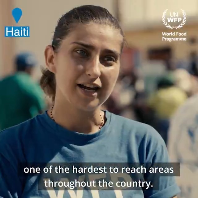 Violence in #Haiti has surged. Half the population now face acute hunger. WFP remains on the ground, delivering aid to those most in need. 🚚✈️📦 Watch as WFP's Elena explains how teams are reaching some of the hardest-to-reach communities in Port-au-Prince. ⬇️