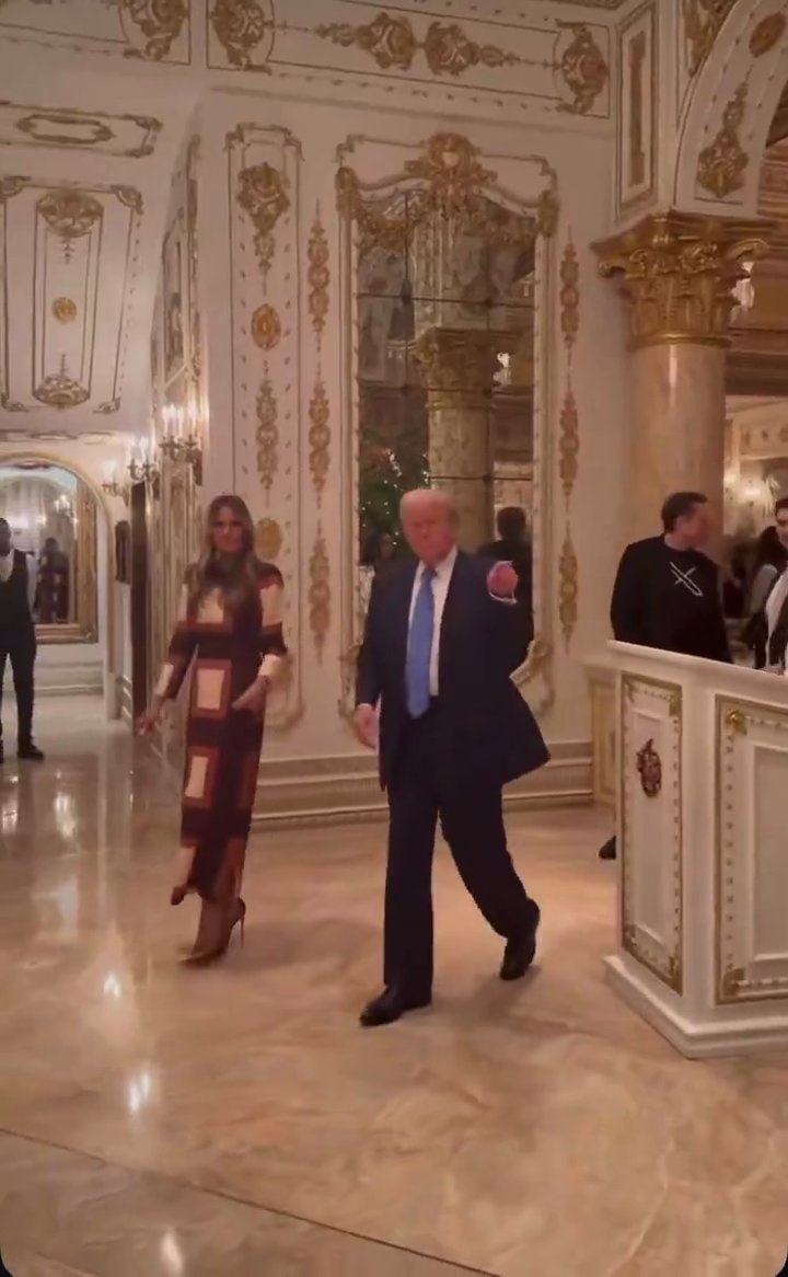 Behind the scenes look at Trump, Melania, Elon, his mother Maye Musk, Tiffany, and Barron at Mar-a-Lago last night for Thanksgiving dinner. Iconic.