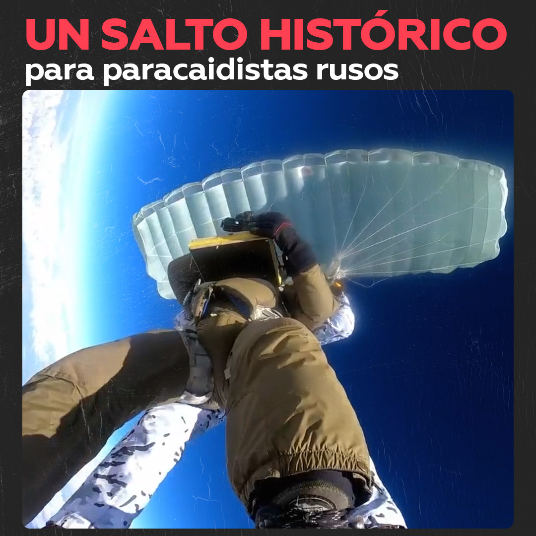 🏆🪂 Paracaidistas rusos saltaron desde la estratosfera a más de 10.000 metros de altura, batiendo varios récords gracias al sistema de paracaídas Tandem-400 de Rostec.