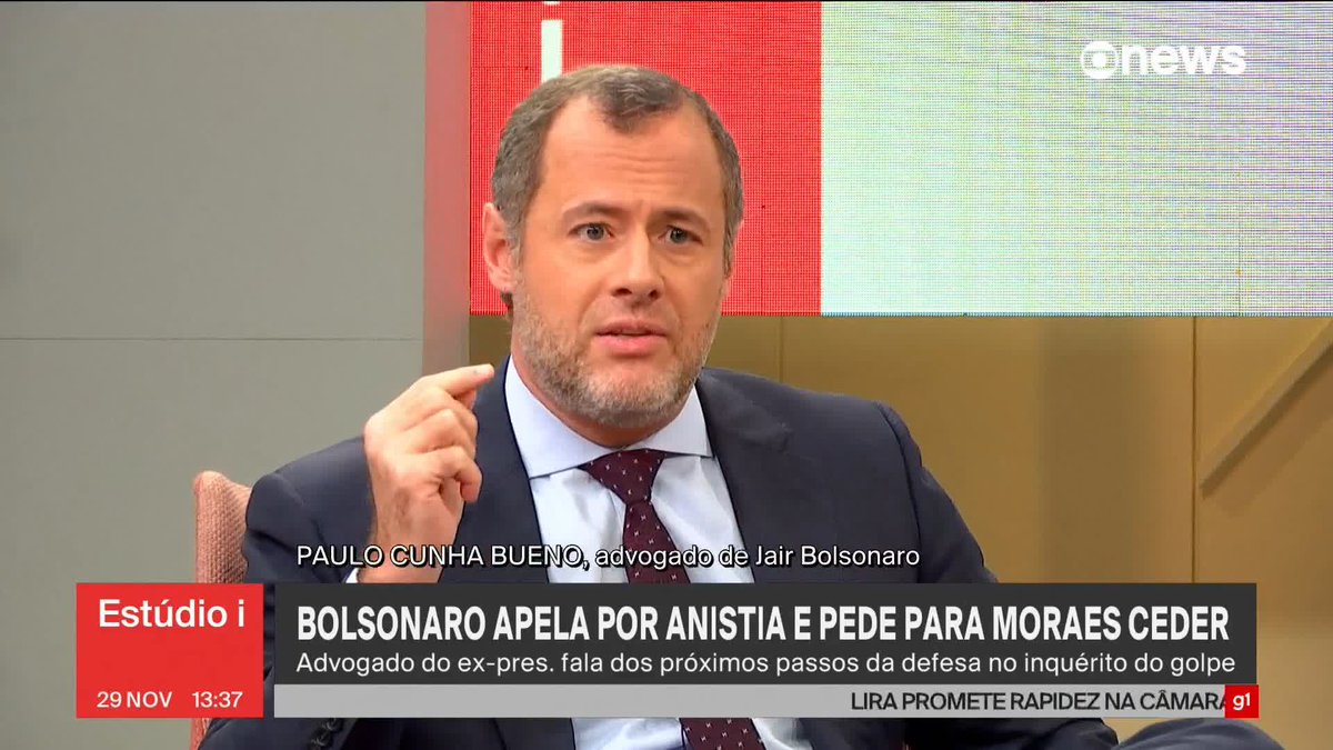 “Nunca foi tratado sobre nenhum movimento golpista. O que se foi tratado inicialmente (...) teria sido uma discussão sobre a aplicação do estado de defesa”, comenta Paulo da Cunha Bueno, advogado de Bolsonaro, sobre os encontros do ex-presidente com comandantes das Forças Armadas. ➡ Assista na #GloboNews: #Estúdioi