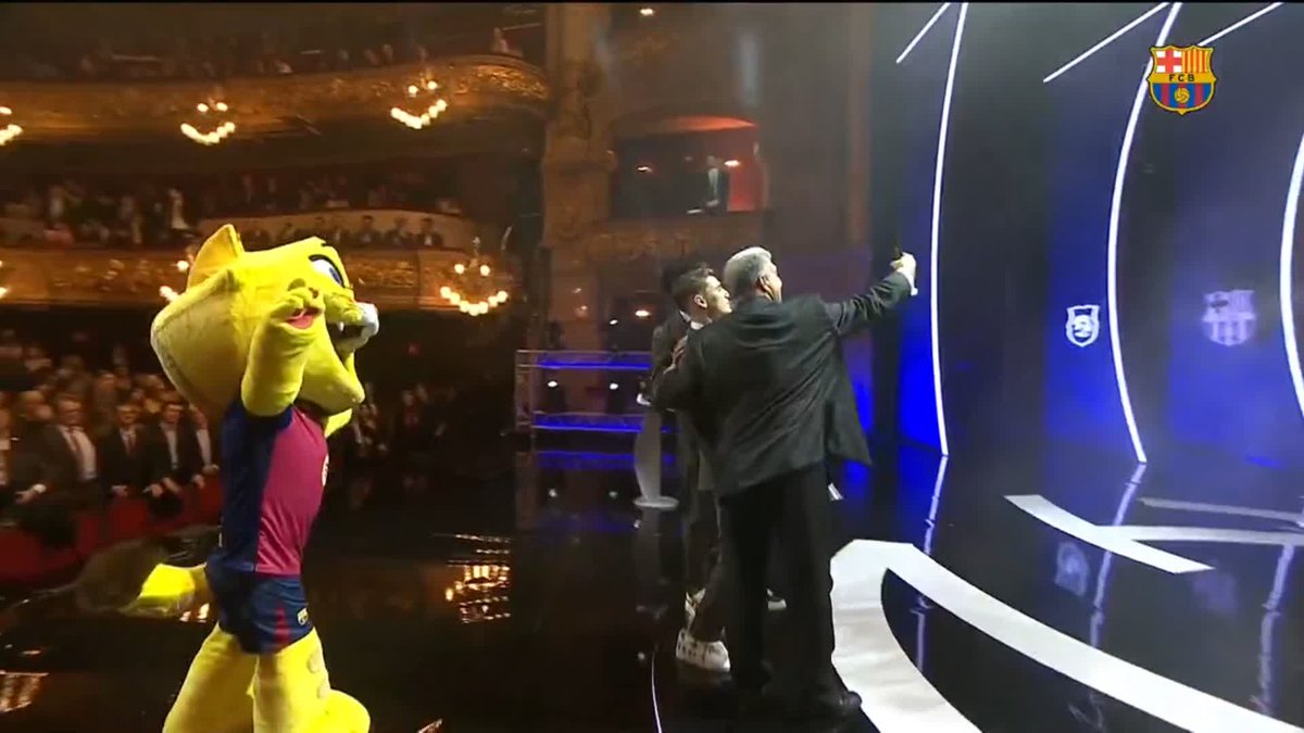 The selfie of the night! 🤳😍