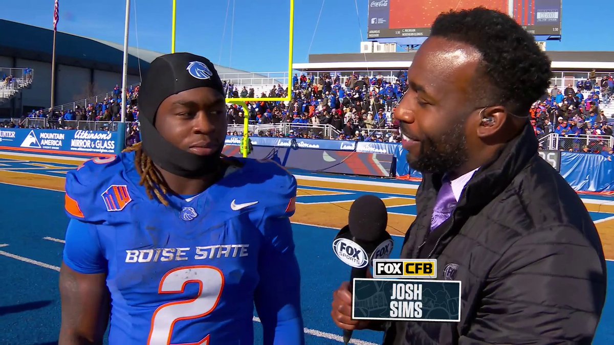 "The personal success that I have doesn't come anywhere just from me. It comes from team success, and great offensive play and defensive play." 👏 Ashton Jeanty caught up with Josh Sims after another incredible performance for Boise State Football ⭐️