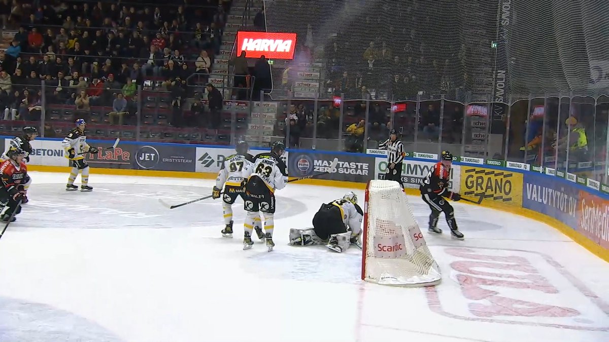 Tilannehuone on tarkastanut perjantain #JYPliiga–#Kärpät-ottelusta tilanteen ajassa 39.48 Kärppien Dominik Masinin ja JYPin Nathan Schnarrin välillä. Ottelussa tilanteesta tuomittiin Masinille videotarkastuksen jälkeen 5+PR vaarallisesta teosta ja Schnarrille 2 min epäurheilijamaisesta käytöksestä. ➡️ Masinin rike etenee #Liiga'n kurinpitodelegaation käsittelyyn