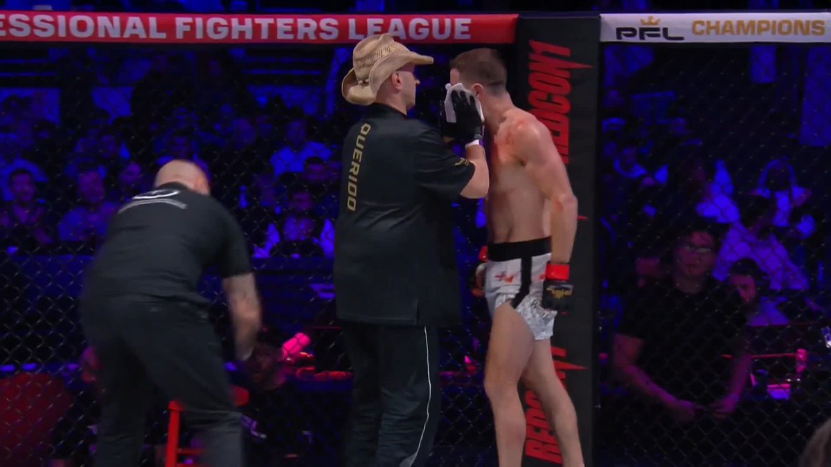 The Cutman goes to work on Brendan as we go to the 3rd! #PFLWorldChampionship LIVE NOW ON ESPN+