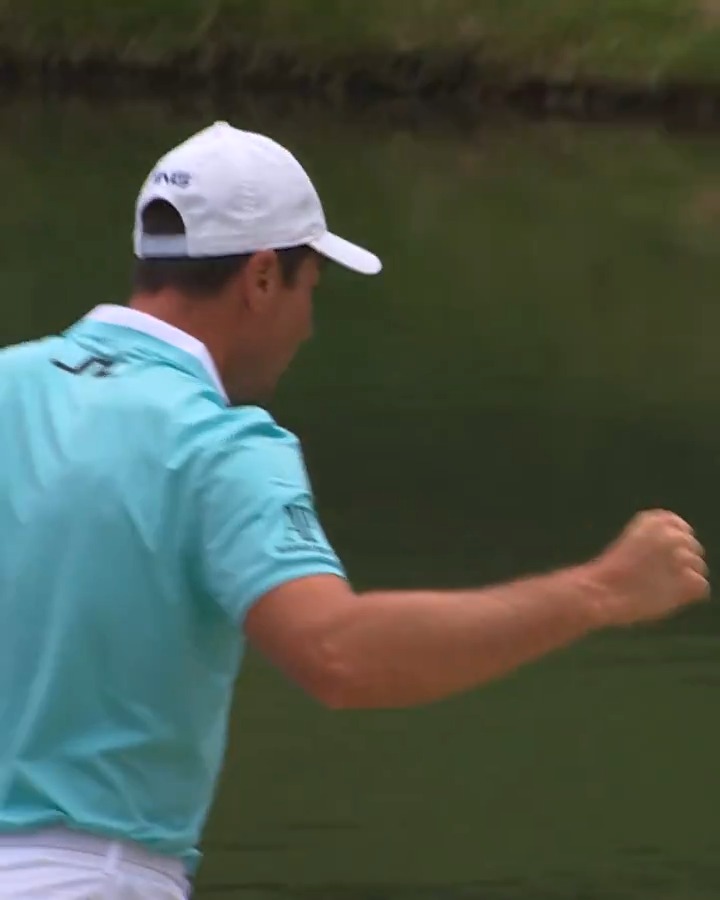 If at first you don’t succeed, just hole the next one 😲 The pros know how to bounce back around the green.