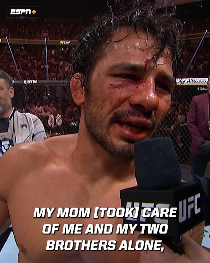 Alexandre Pantoja had an emotional message for his dad after winning the UFC title 🏆 #UFC310