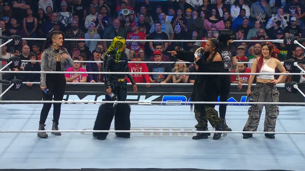 "All 5 of ‘em can get it” This one is for Jade Cargill, right Bianca Belair? 😤 #SmackDown