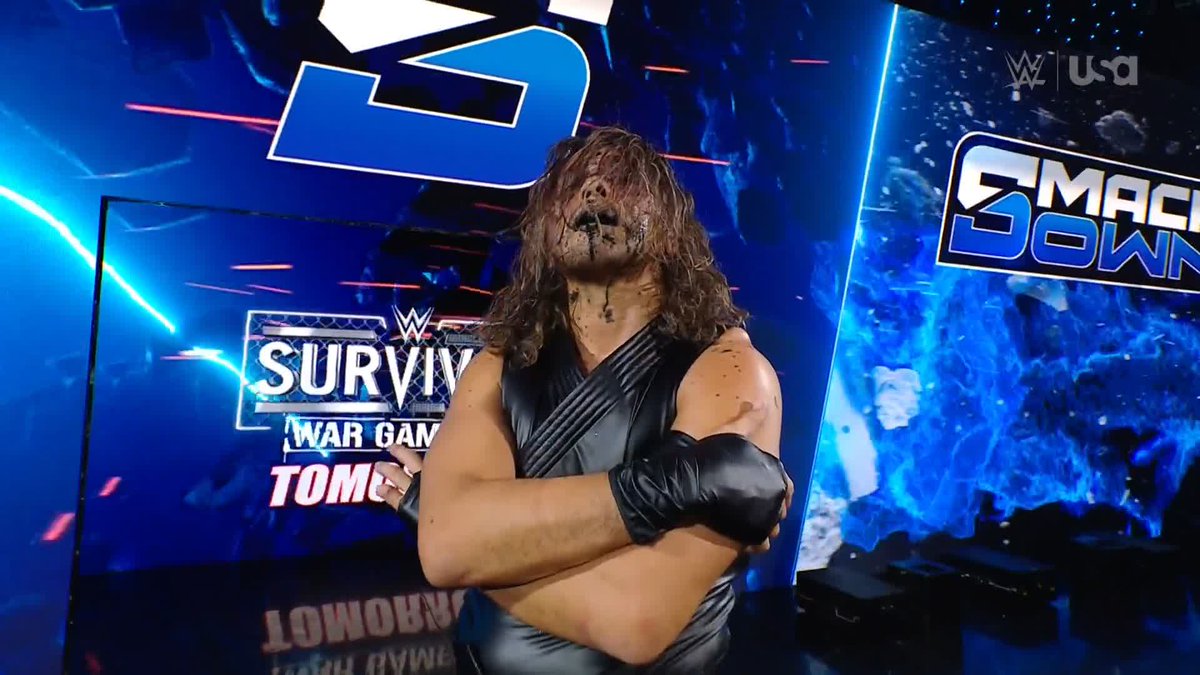 .Shinsuke Nakamura with the mist! @Reallaknight tried to ambush Nakamura, but he stays ready 😤 #SmackDown