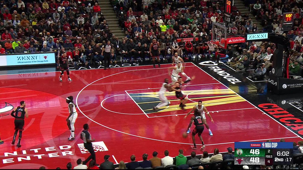 Zo is making plays on both ends! 👀 Chicago Sports Network | Lonzo Ball