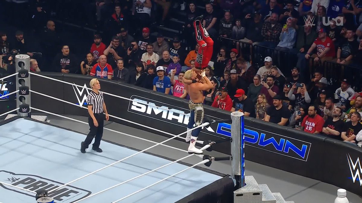 Look at that power 💪 Cody Rhodes is pulling out all the stops! #SmackDown
