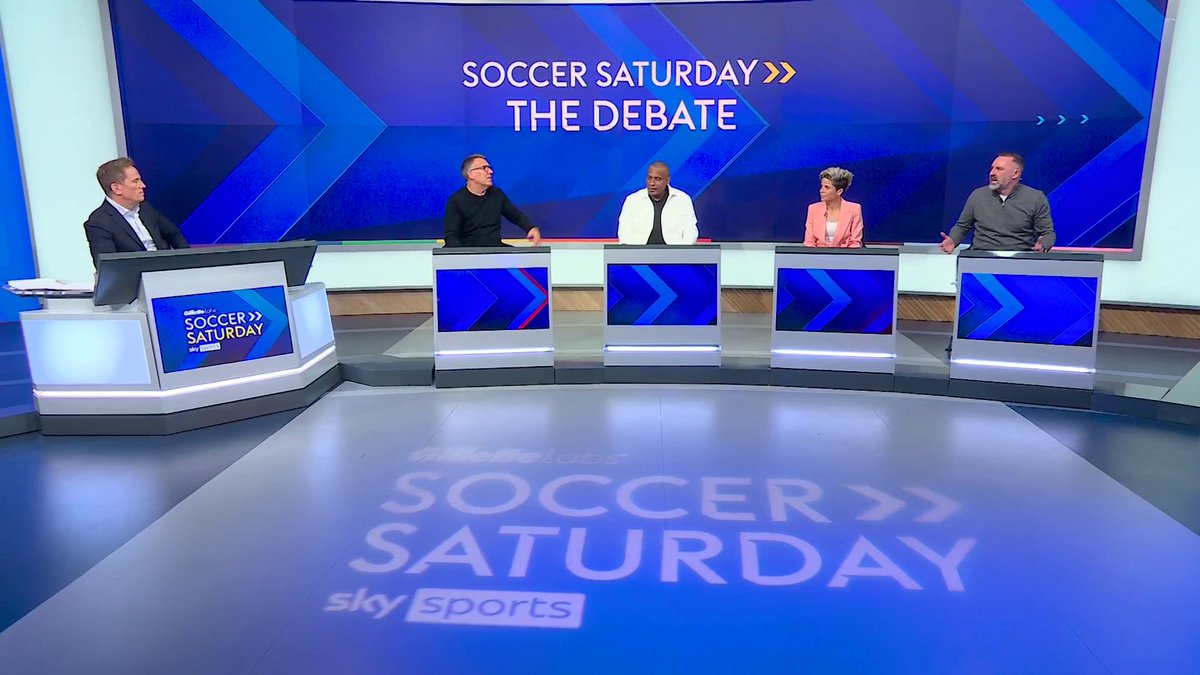 📝 "You need to get him signed" 😯 "You're joking" Paul Merson and Kris Boyd clash over whether Liverpool should offer Mohamed Salah a 3-year contract 🧐