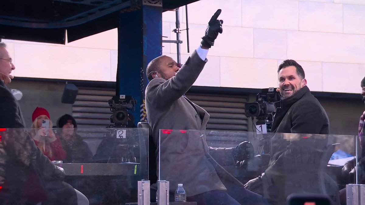 Charles Woodson really tried to sing the Michigan Fight Song in Columbus 😅〽️ Michigan Football | Charles Woodson