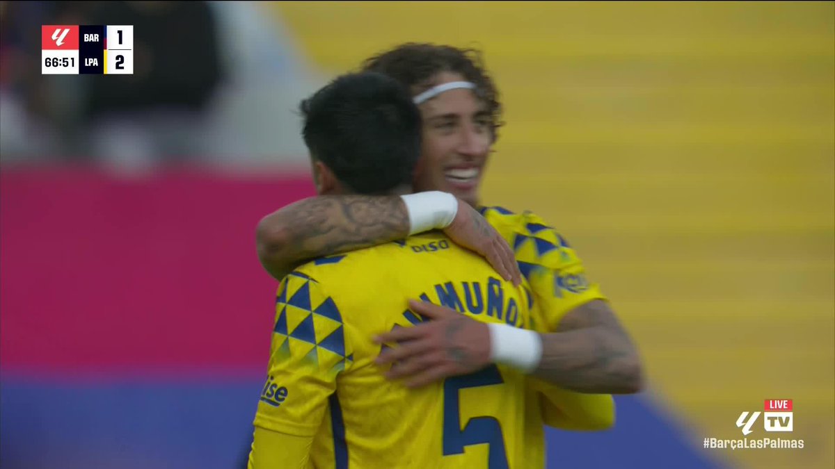 Fábio Silva nets against Barcelona! 🤯 The Portuguese striker scores a brilliant goal and makes it 2-1 to Las Palmas 🇵🇹