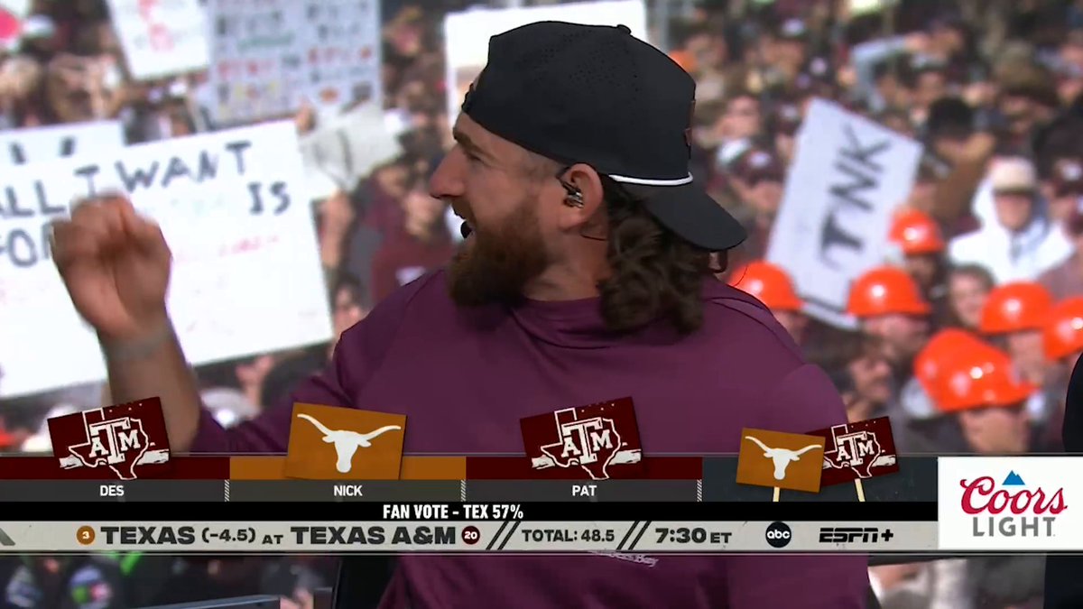 Ty from Dude Perfect had the entire Aggie fanbase buzzing‼️