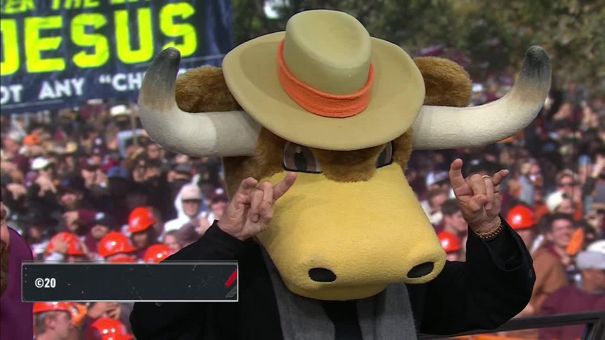 Coach Corso put on Bevo right next to Ty from Dude Perfect 😂🤘
