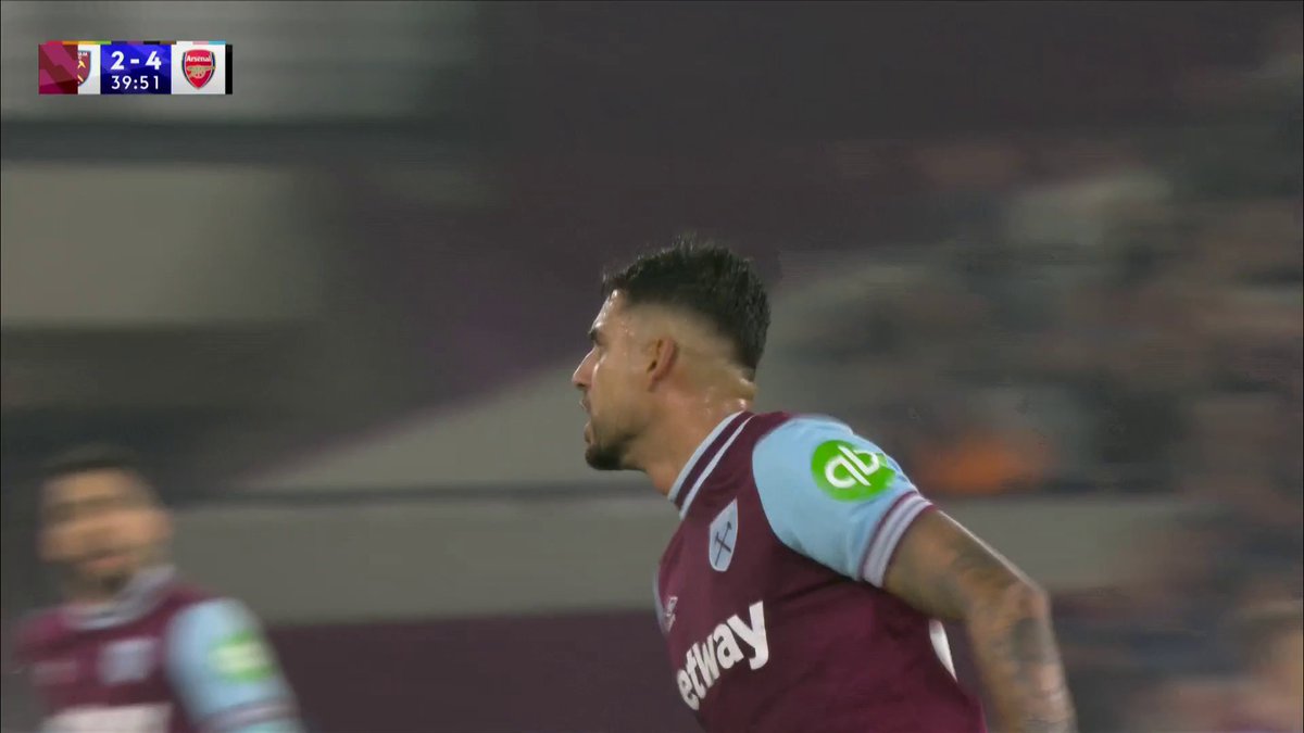 No stopping that ☄️ What a free kick from Emerson?! 🤯