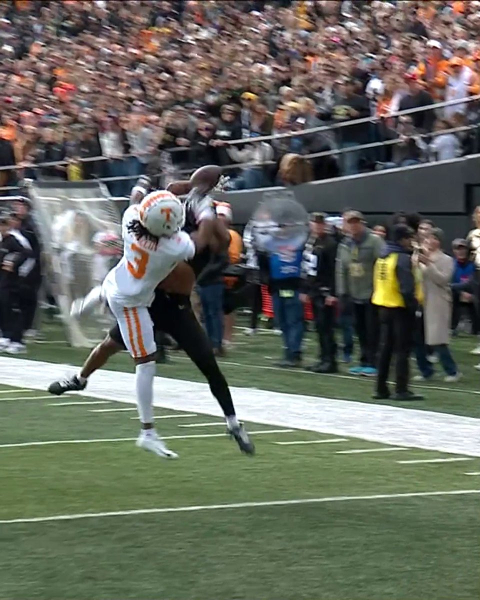 HOW DID HE COME UP WITH THIS? 😲 Tennessee shuts down Vandy in the end zone ❌