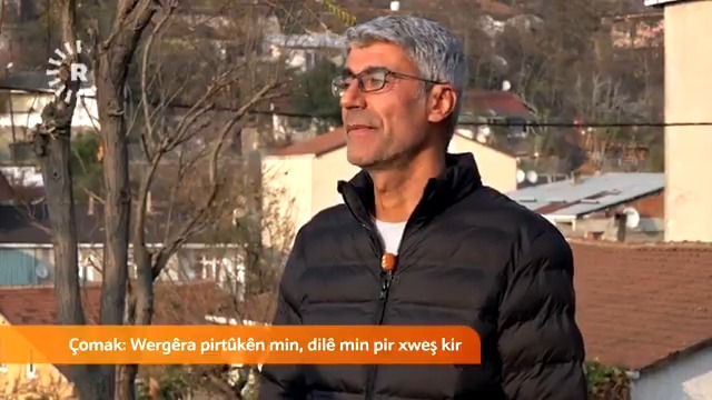 Helbestvan Îlhan Samî Çomak piştî berdana xwe yekem hevpeyvîna xwe ya bi Kurdî da Rûdawê 🎙️ Ez dema hatim girtin kesekî ji rêzê bûm lê min bi saya helbestê xwe gihand dinyayê 🎙️ Ez dê ji vir û şûn de bi Kurdî û Tirkî binivîsim 🎙️ Ez dixwazim jiyana xwe li ser helbest û wêjeyê bidomînim