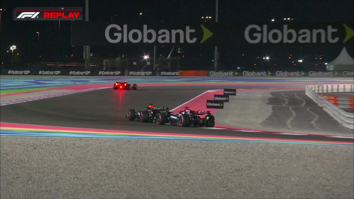 "Super dangerous by Verstappen" 📻 George Russell was NOT happy with Max Verstappen 😮