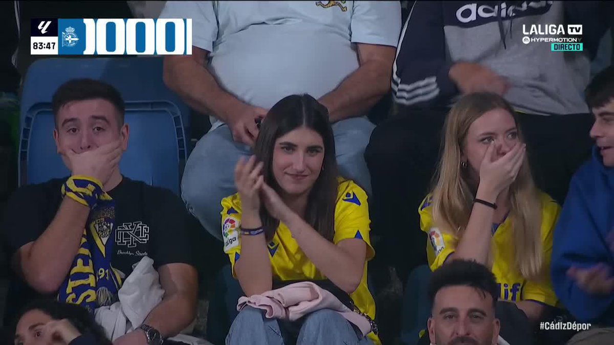 La ovación del Nuevo Mirandilla a Lucas Pérez tras marcar un hat-trick 👏🏻 #LALIGAHYPERMOTION