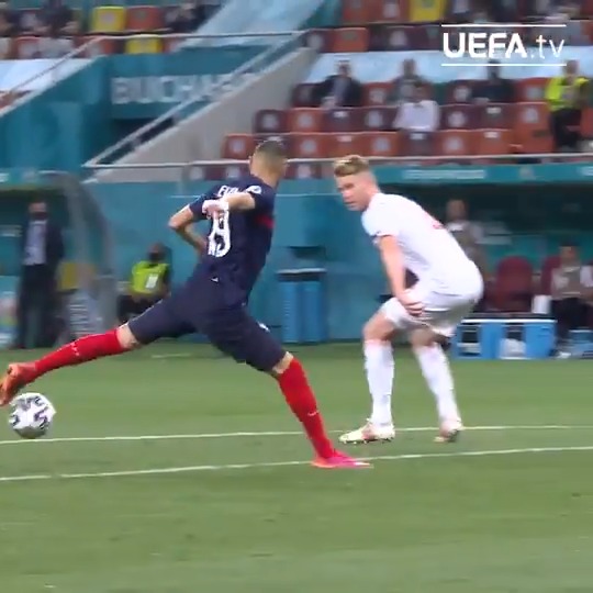 Il a transformé la passe de braconnier de Mbappe en de l’or juste avec le contrôle